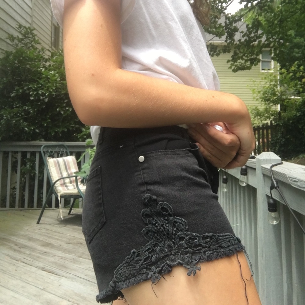 BLACK DENIM SHORTS